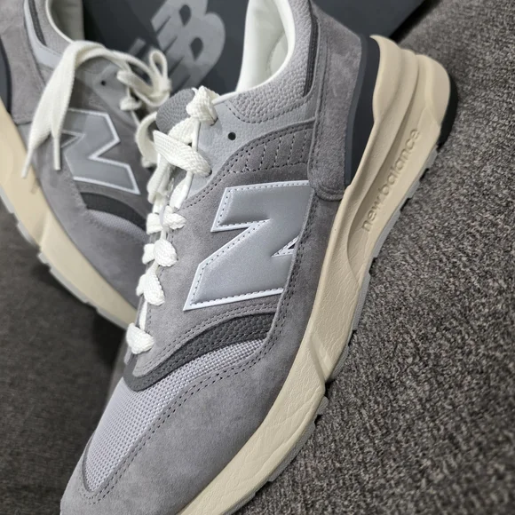 New Balance Men's Gray Sneakers - Picture 5 of 7